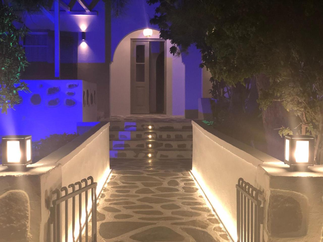 11 Hotel