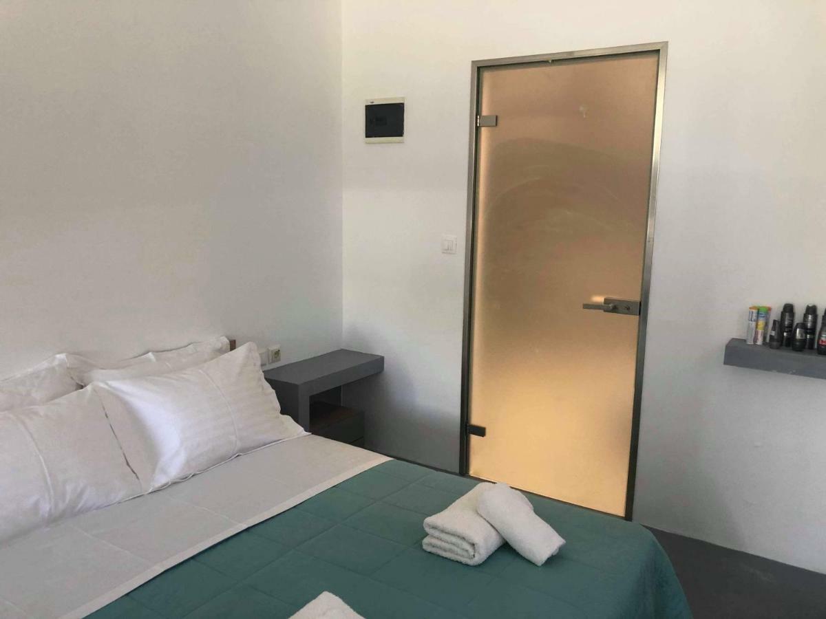 11 Hotel