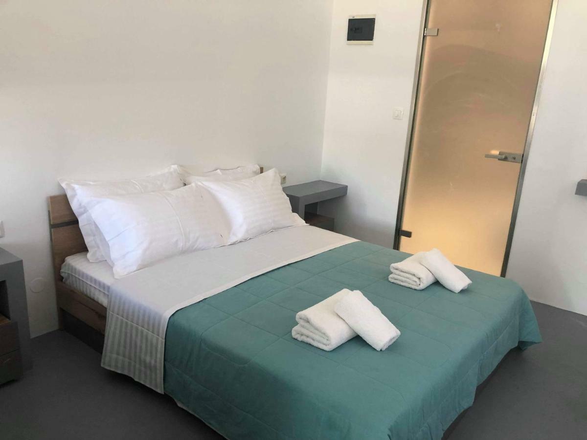 11 Hotel