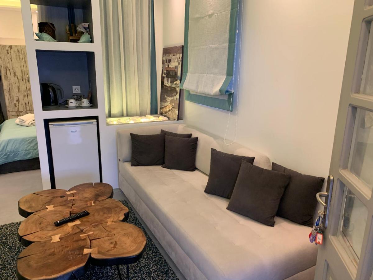 11 Hotel